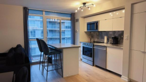 Downtown 2 bedroom Gem with Free Parking